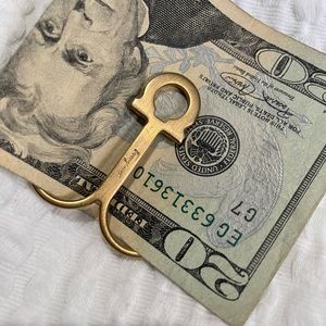 Ferragamo money clip in gold